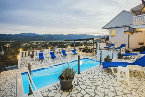 Villa Holiday Home Leko