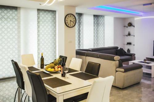 Villa Holiday Home Leko