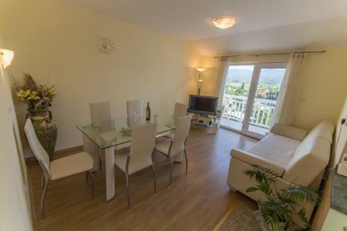 Villa Holiday Home Leko