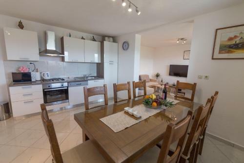 Villa Holiday Home Leko