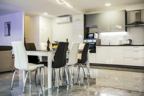 Villa Holiday Home Leko