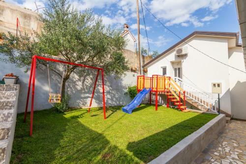 Villa Holiday Home Leko