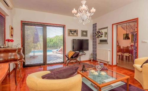 Holiday Home In Podstrana 7300