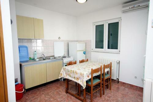Apartments By The Sea Balica Rat, Omis - 4868