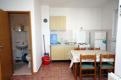 Apartments By The Sea Balica Rat, Omis - 4868