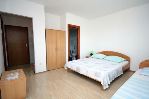 Apartments By The Sea Balica Rat, Omis - 4868