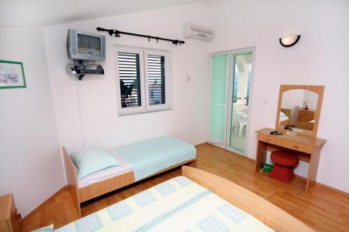 Apartments By The Sea Balica Rat, Omis - 4868