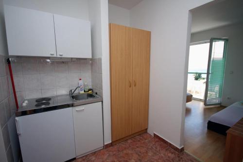 Apartments By The Sea Balica Rat, Omis - 4868