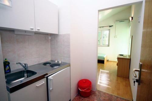 Apartments By The Sea Balica Rat, Omis - 4868
