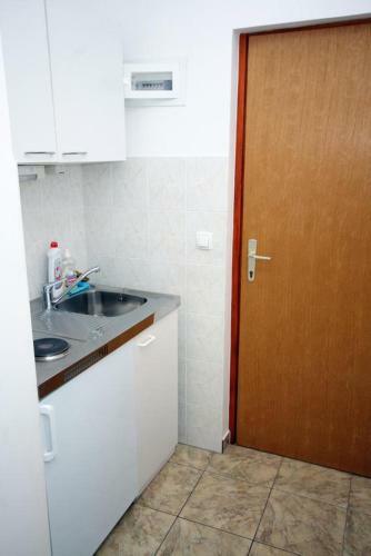 Apartments By The Sea Balica Rat, Omis - 4868