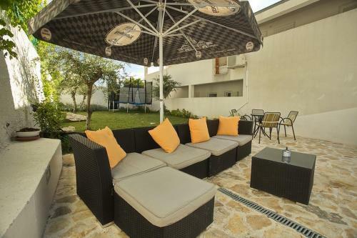 Villa Holiday Home Caleta