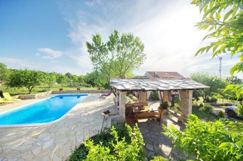Holiday Home Pavlovi Dvori