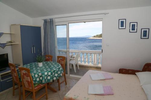 Apartments By The Sea Milna, Hvar - 12244