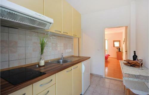 Apartment Milna With Sea View III