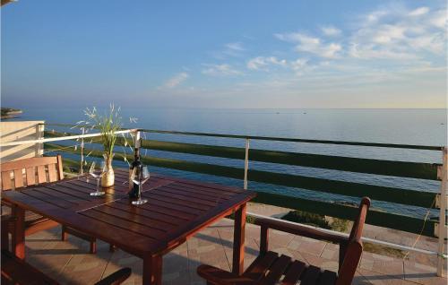 Apartment Milna With Sea View III