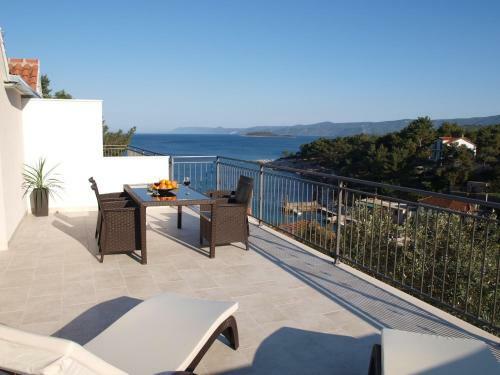Apartments Sunny Hvar 2 - With Pool