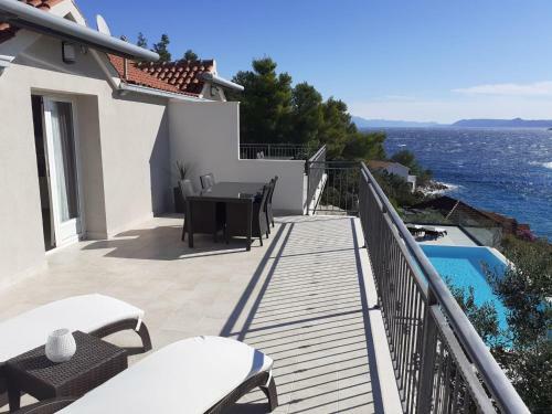 Apartments Sunny Hvar 2 - With Pool