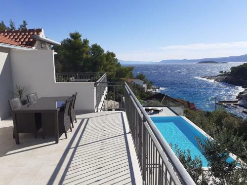 Apartments Sunny Hvar 2 - With Pool