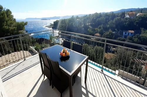 Apartments Sunny Hvar 2 - With Pool