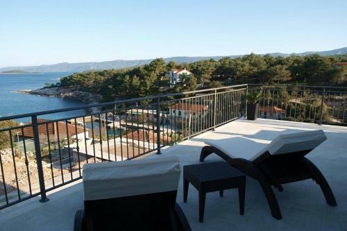 Apartments Sunny Hvar 2 - With Pool