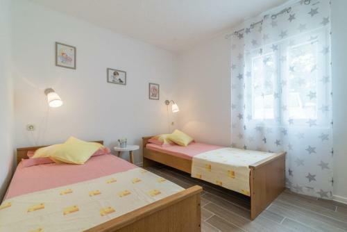 Apartments Sandra-150 M From Beach