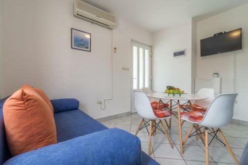 Apartments Sandra-150 M From Beach