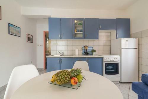 Apartments Sandra-150 M From Beach
