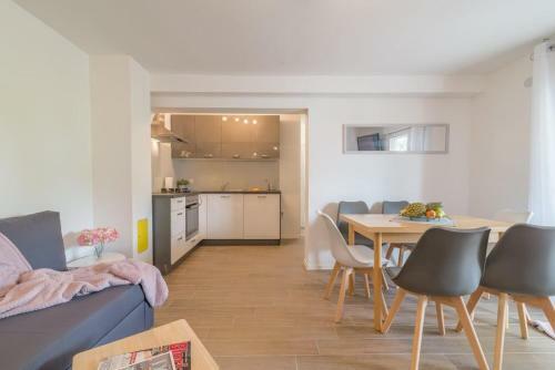 Apartments Sandra-150 M From Beach