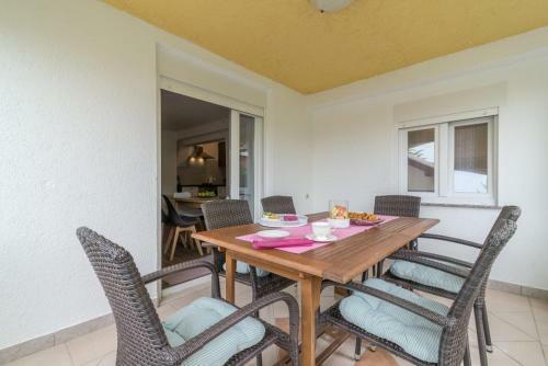 Apartments Sandra-150 M From Beach
