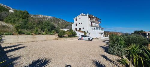 Apartments And Room Meri