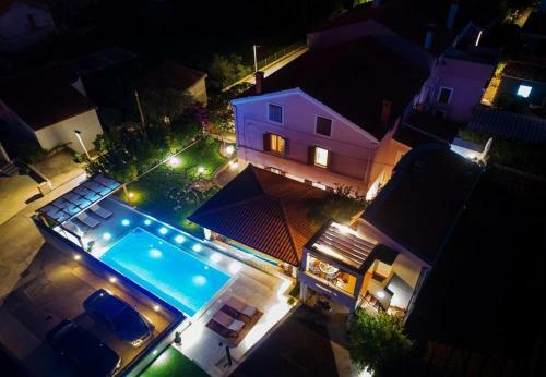 Apartments Sora - 80 M From Sea