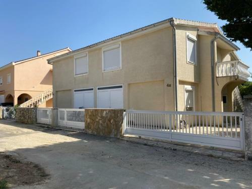 3 Bedroom Apartment Rtina