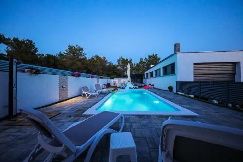 Apartment Anai, With Heated Private Pool