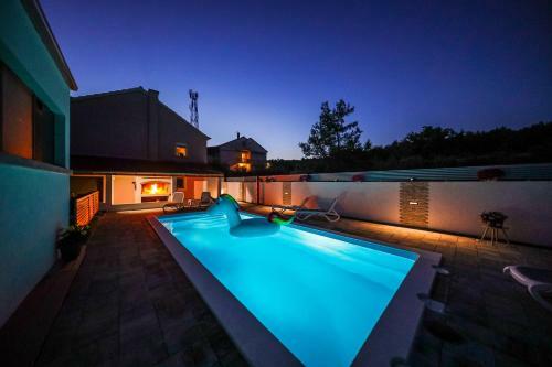 Apartment Anai, With Heated Private Pool