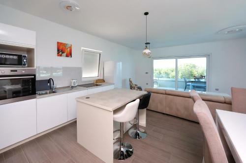 Apartmani Marina S Pogledom, Suko?an