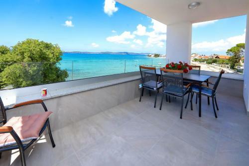 Apartmani Marina S Pogledom, Suko?an