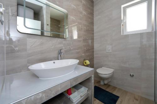 Apartmani Marina S Pogledom, Suko?an