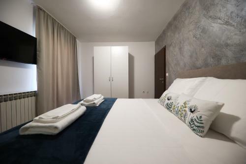 Hostal Beachfront Apartments And Rooms