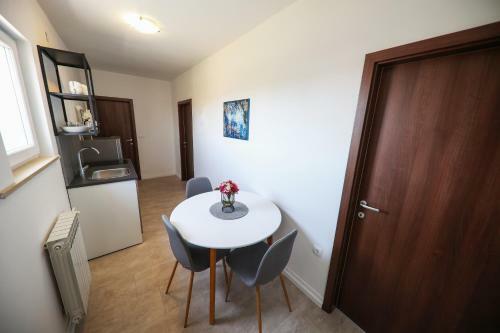 Hostal Beachfront Apartments And Rooms