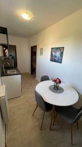 Hostal Beachfront Apartments And Rooms