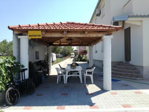 Apartments By The Sea Sukosan, Zadar - 9711
