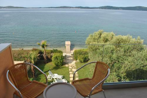 Direct Seafront Villa