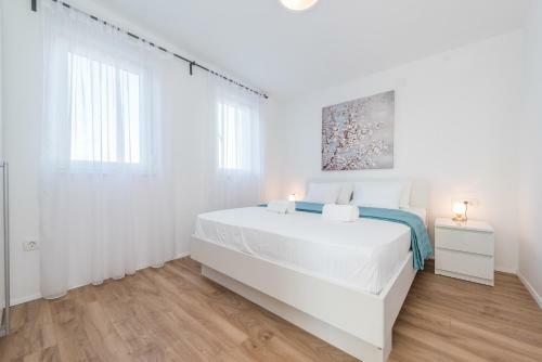 Villa Amfora - First Row By The Sea