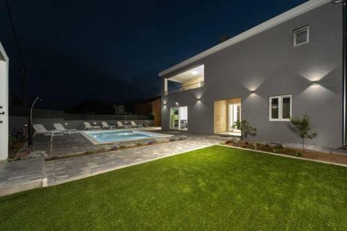 Villa Danica With Pool