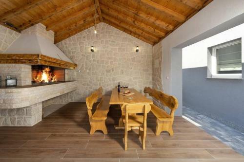 Villa Danica With Pool