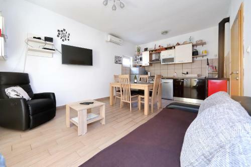 Hostal Holiday House Andrija