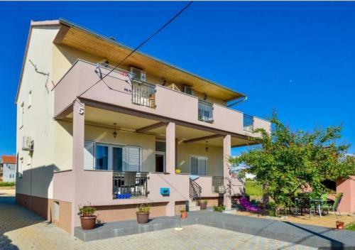 Hostal Holiday House Andrija