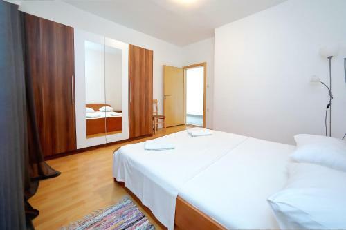 Hostal Holiday House Andrija