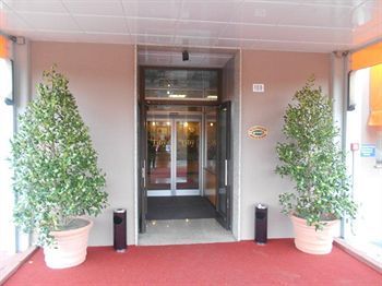 Tiby Hotel