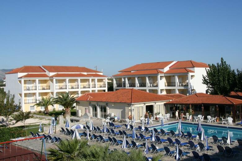 Village Inn Studios & Family Apartments